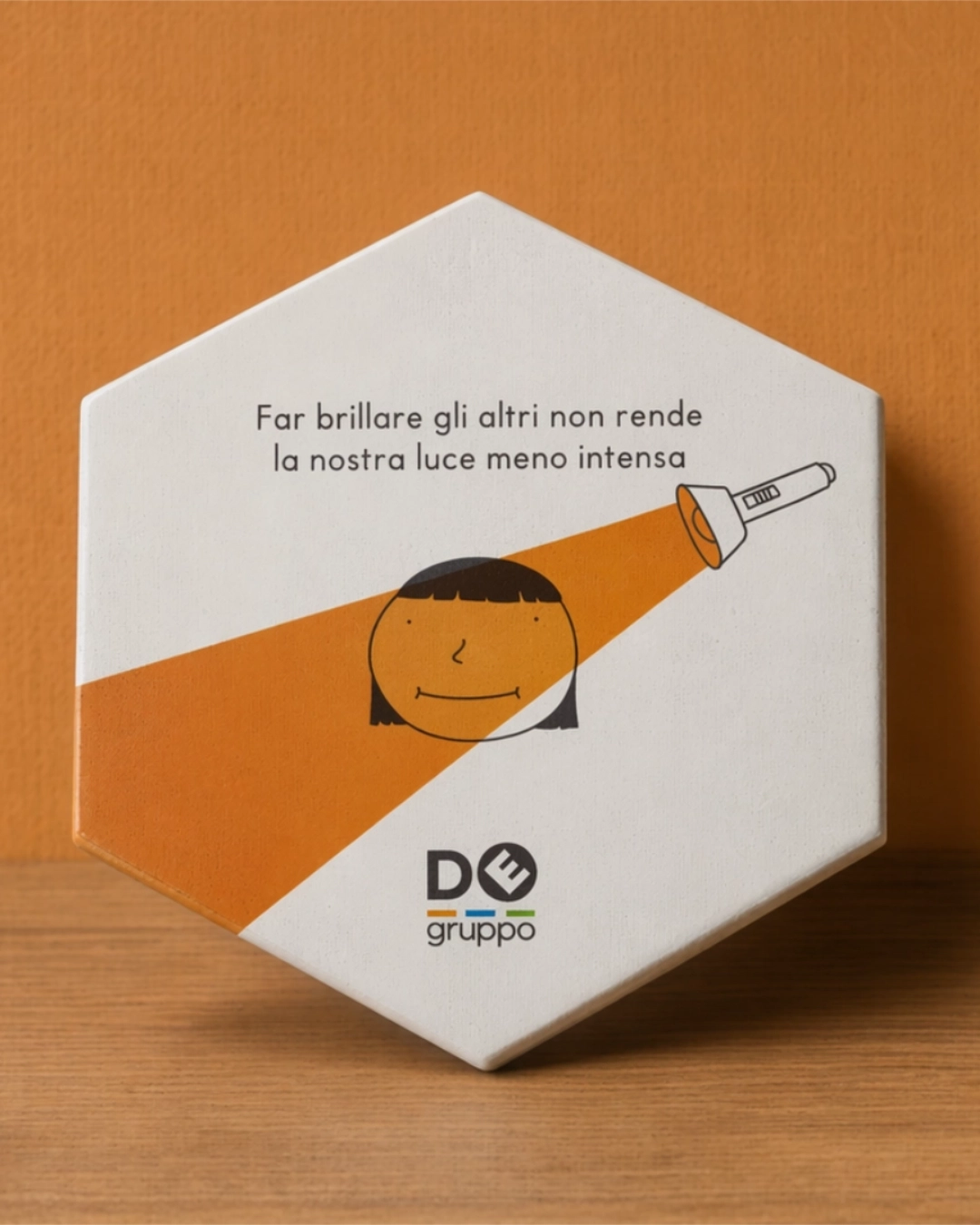 Sottobicchiere esagonale con uno dei valori